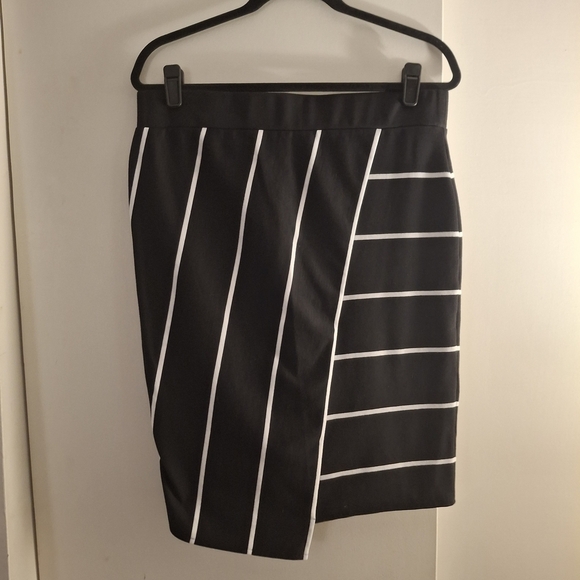 belle sky Dresses & Skirts - Belle Sky Women's Black and White Geometric Pencil Skirt
